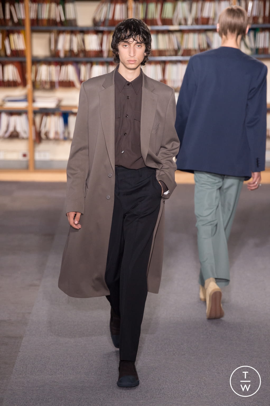 Fashion Week Paris Spring/Summer 2018 look 26 from the Dries Van Noten collection 男装