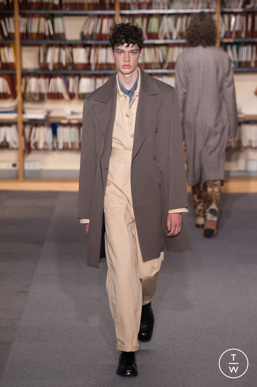 Fashion Week Paris Spring/Summer 2018 look 34 from the Dries Van Noten collection 男装