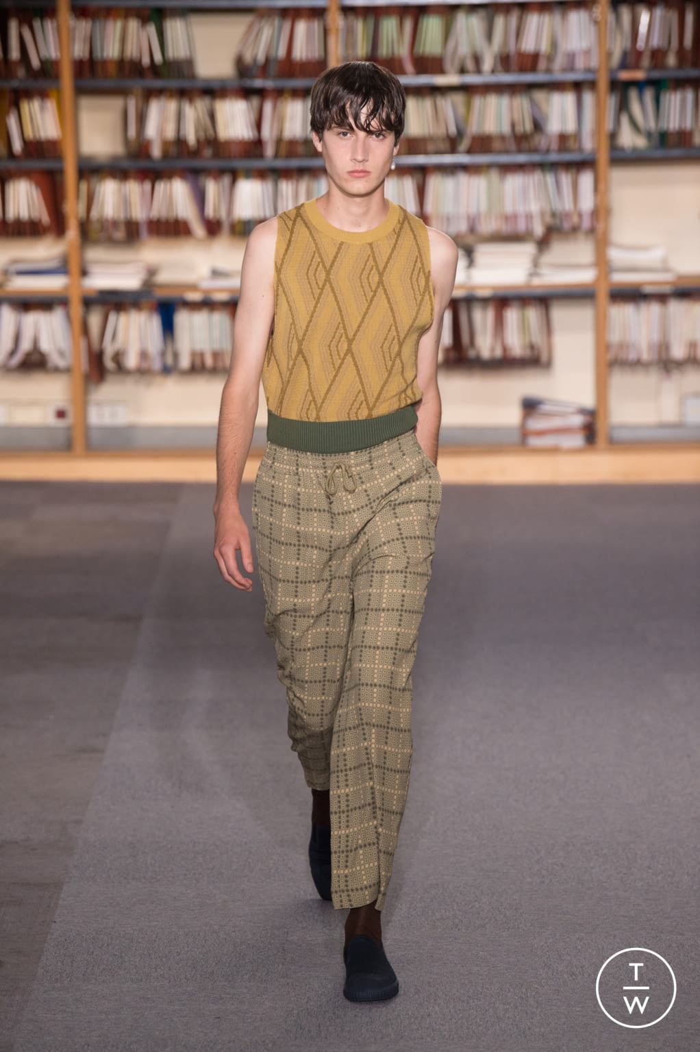 Fashion Week Paris Spring/Summer 2018 look 40 from the Dries Van Noten collection 男装