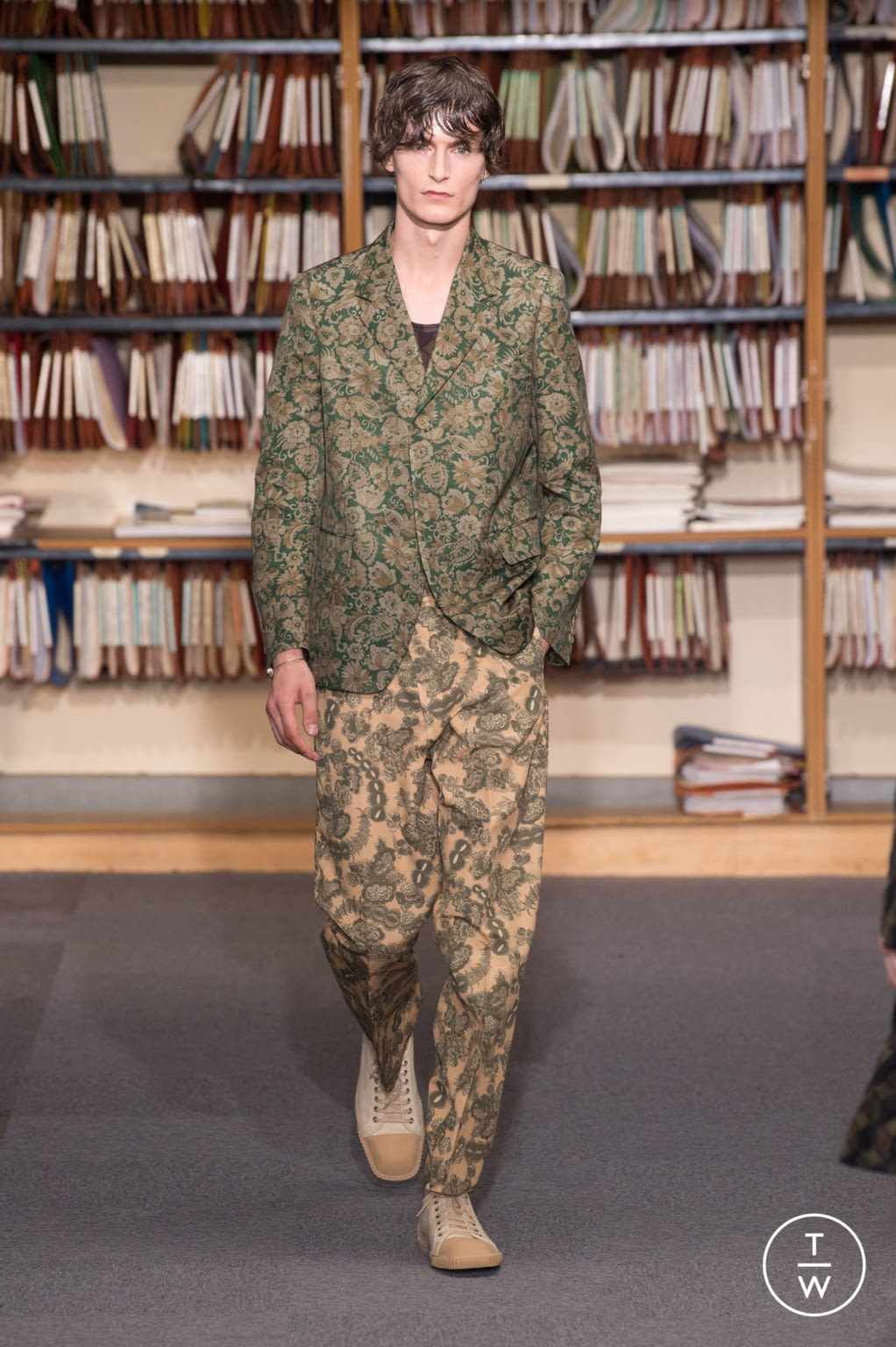 Fashion Week Paris Spring/Summer 2018 look 48 from the Dries Van Noten collection 男装