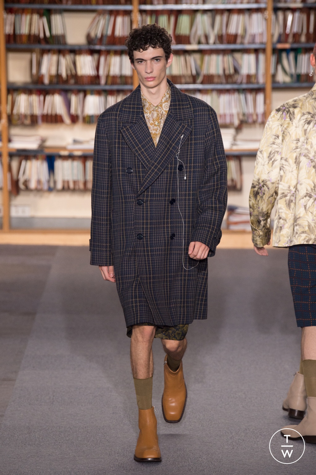Fashion Week Paris Spring/Summer 2018 look 57 from the Dries Van Noten collection 男装