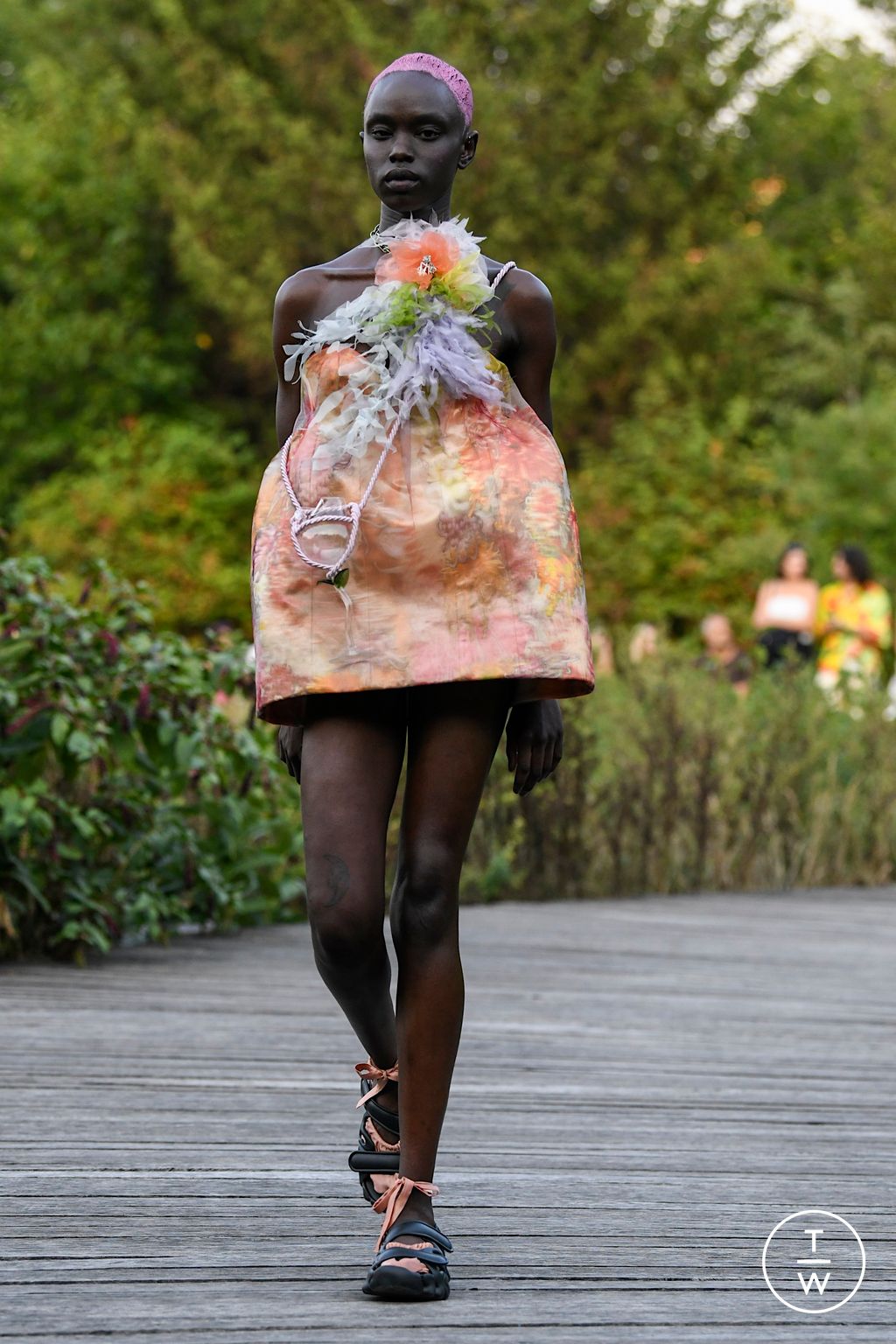 Fashion Week New York Spring/Summer 2023 look 23 de la collection Collina Strada womenswear