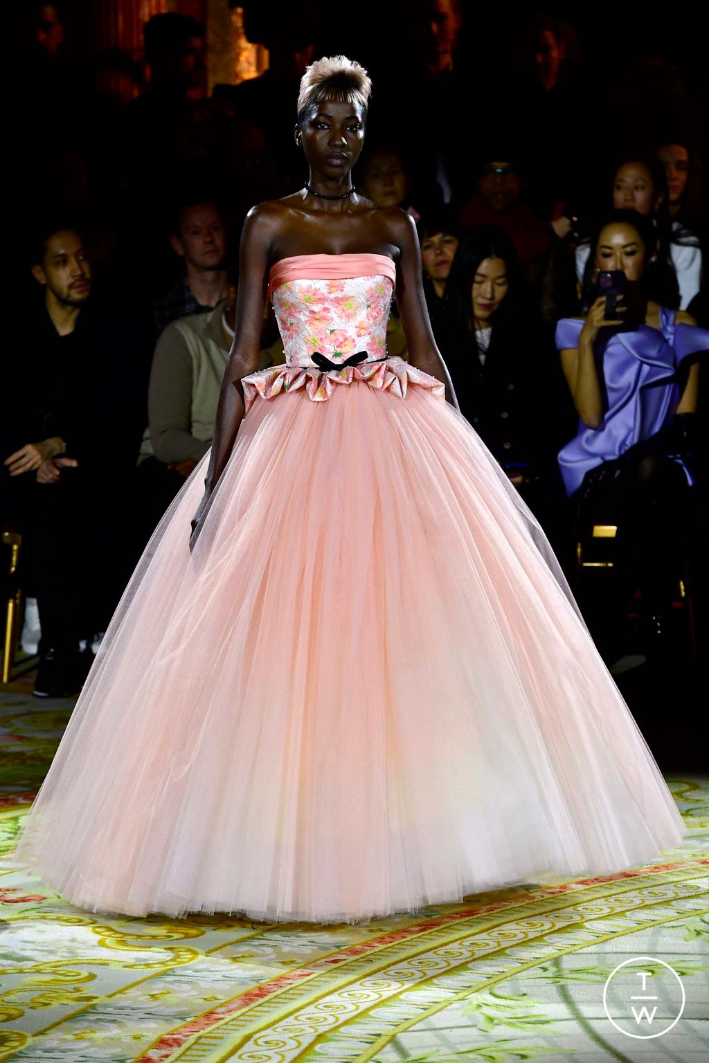 Fashion Week Paris Spring/Summer 2023 look 13 from the Viktor & Rolf collection couture