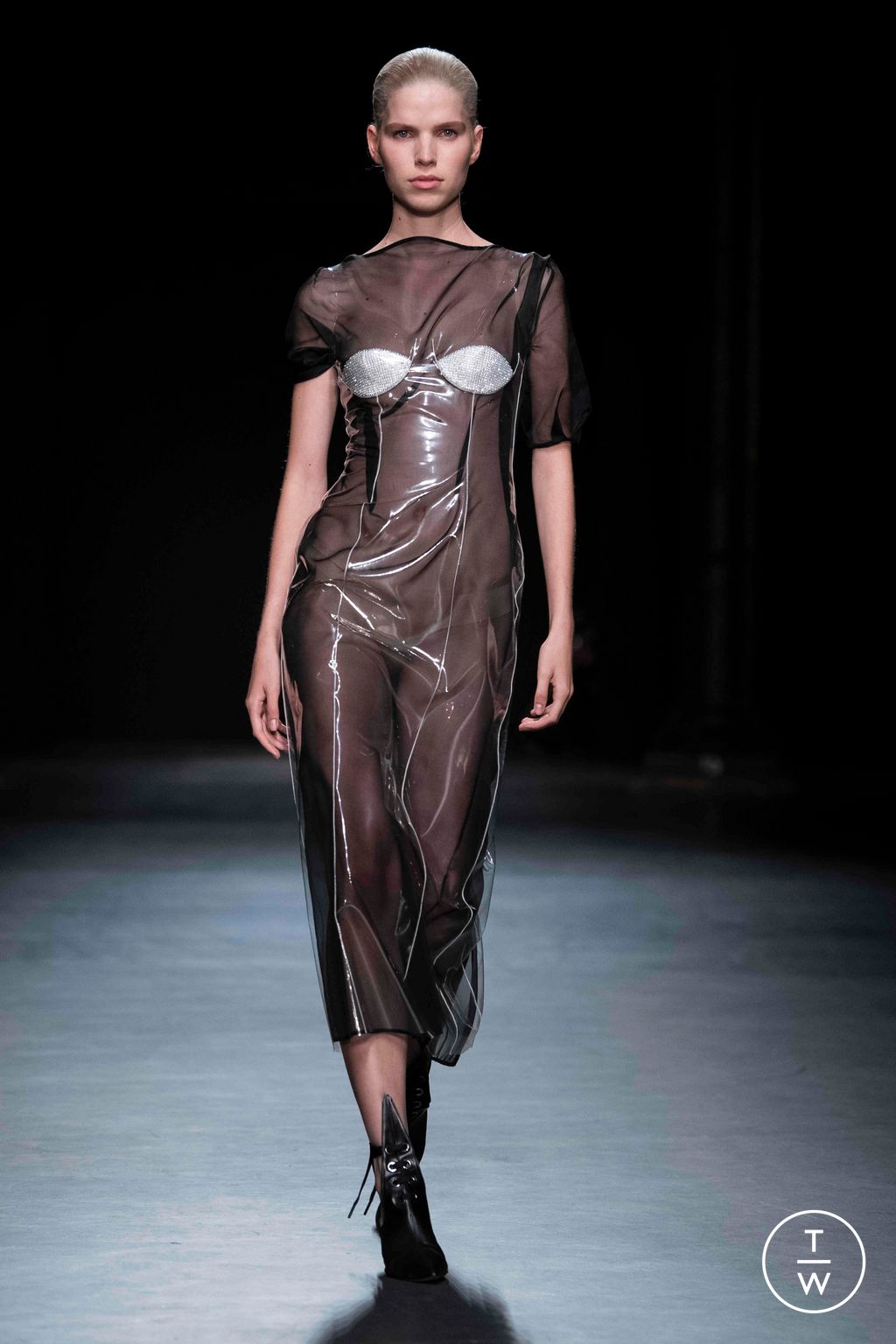 Fashion Week London Spring/Summer 2023 look 40 de la collection Christopher Kane womenswear