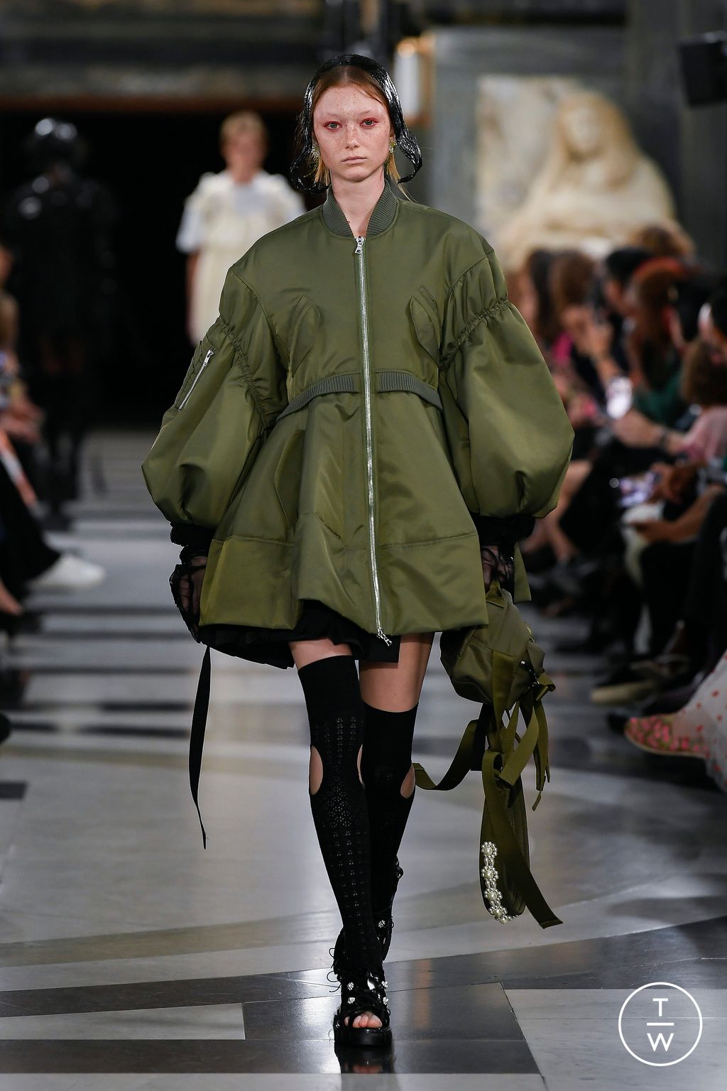 Fashion Week London Spring/Summer 2023 look 17 from the Simone Rocha collection womenswear