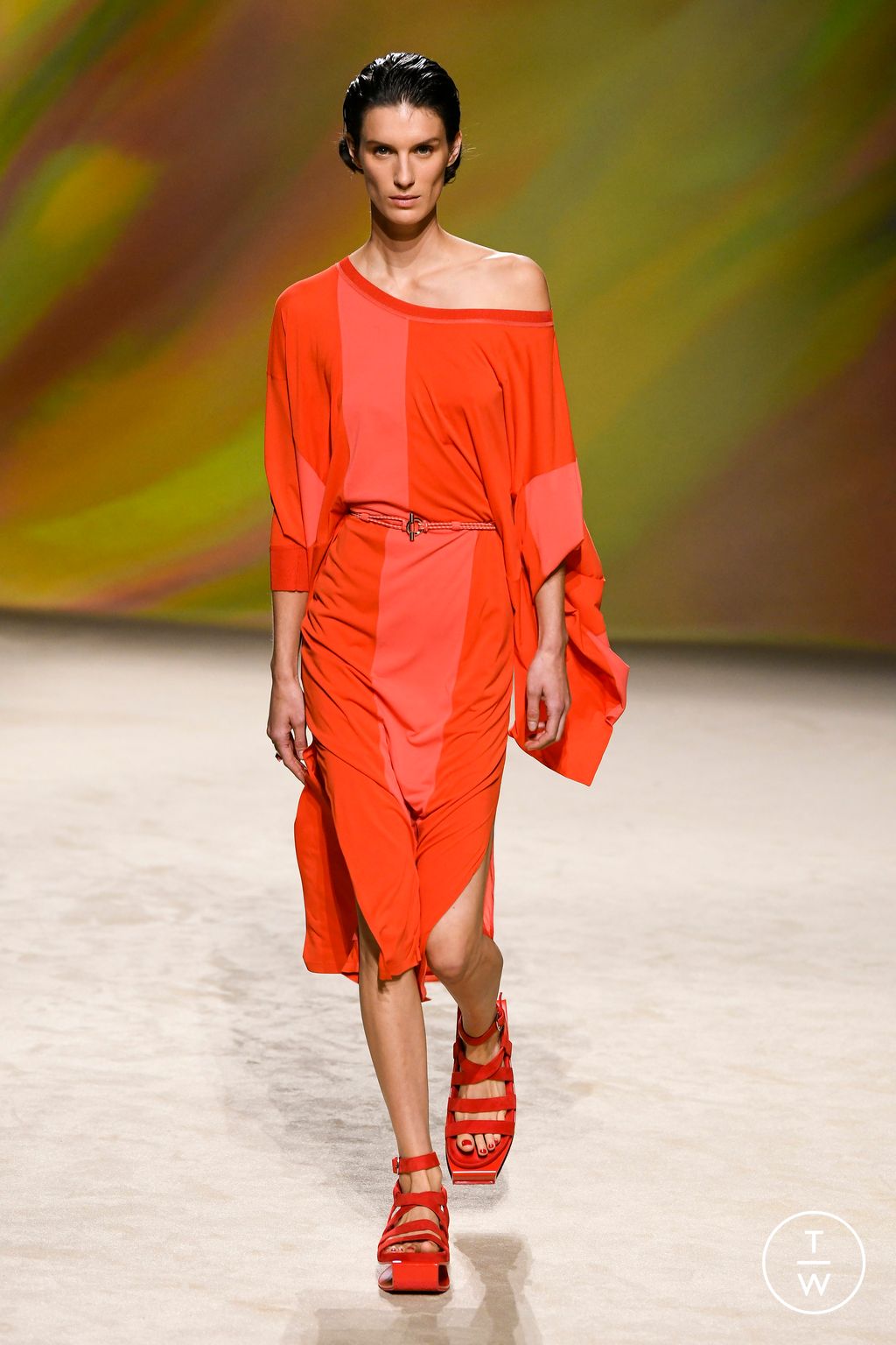 Fashion Week Paris Spring/Summer 2023 look 33 from the Hermès collection womenswear