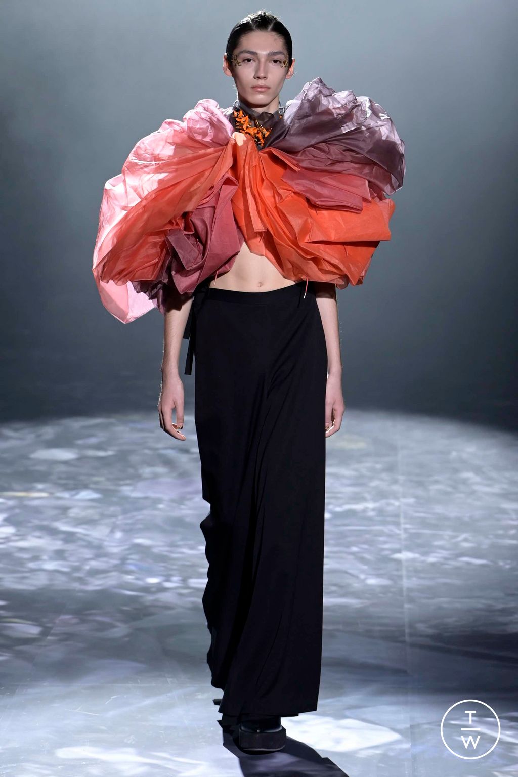 Fashion Week Paris Spring/Summer 2023 look 26 from the Yuima Nakazato collection couture