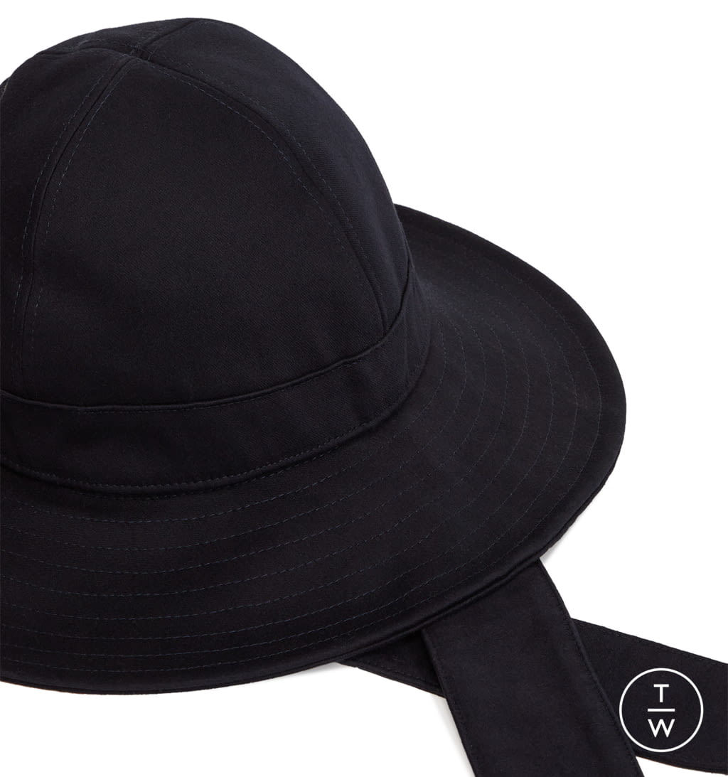 Fashion Week Paris Spring/Summer 2021 look 38 from the Ami collection 女装配饰