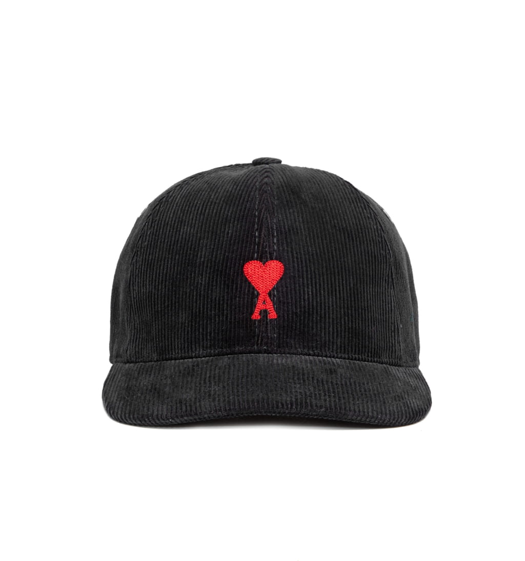 Fashion Week Paris Spring/Summer 2021 look 52 from the Ami collection 男装配饰