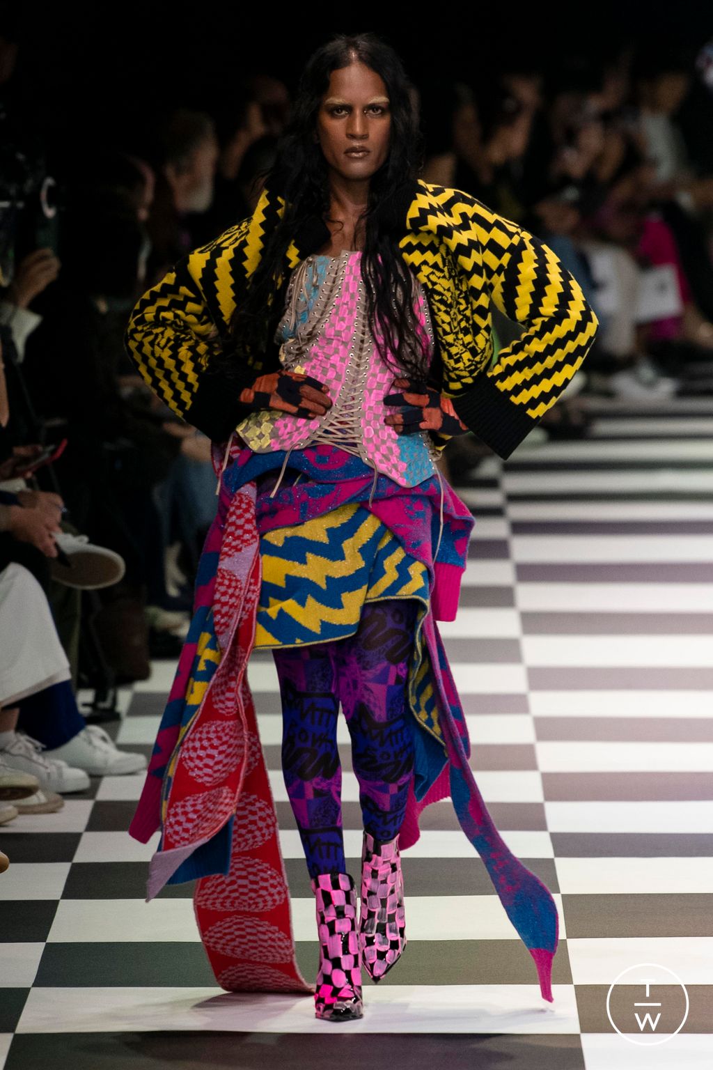Fashion Week Milan Spring/Summer 2023 look 18 de la collection Matty Bovan womenswear