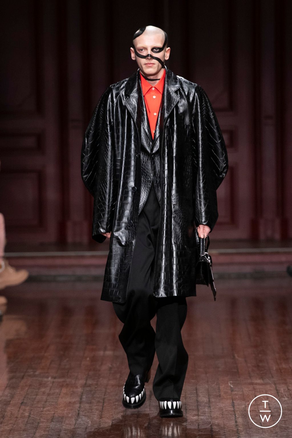 Fashion Week Paris Fall/Winter 2023 look 22 from the Walter Van Beirendonck collection menswear