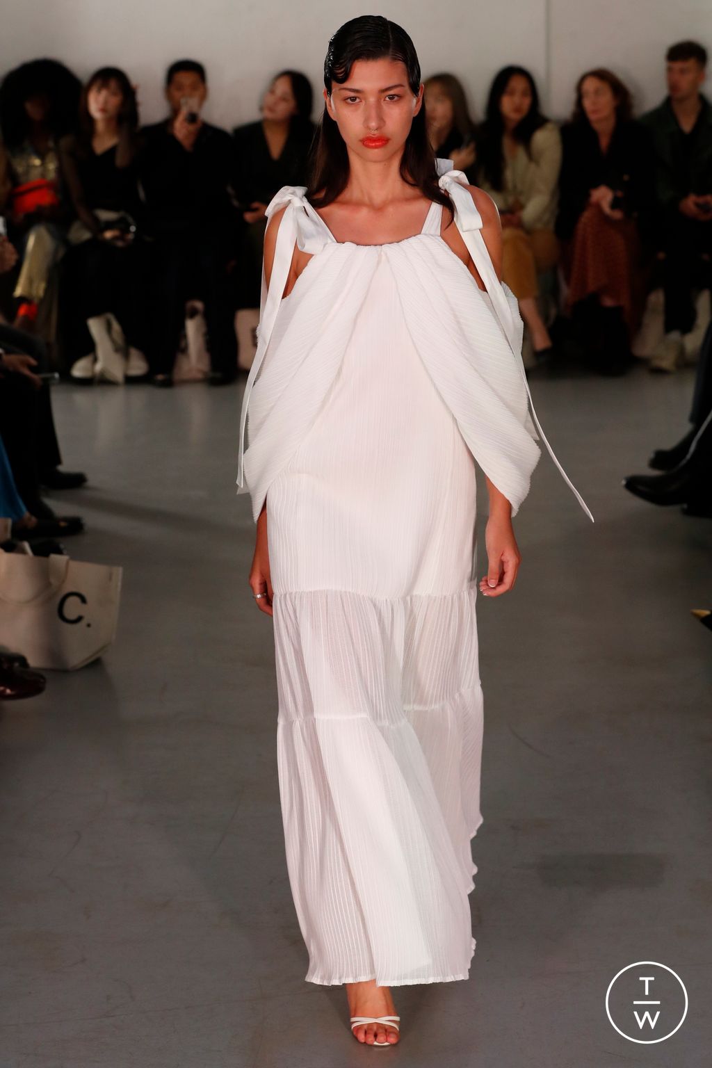 Fashion Week London Spring/Summer 2023 look 5 de la collection Eudon Choi womenswear