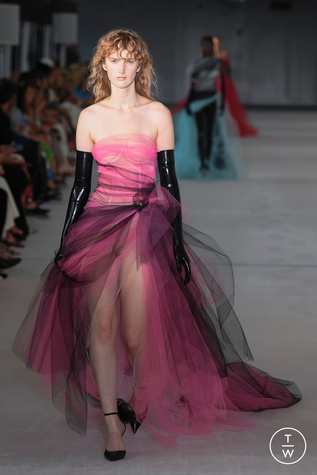 Fashion Week New York Spring/Summer 2023 look 33 from the Prabal Gurung collection 女装