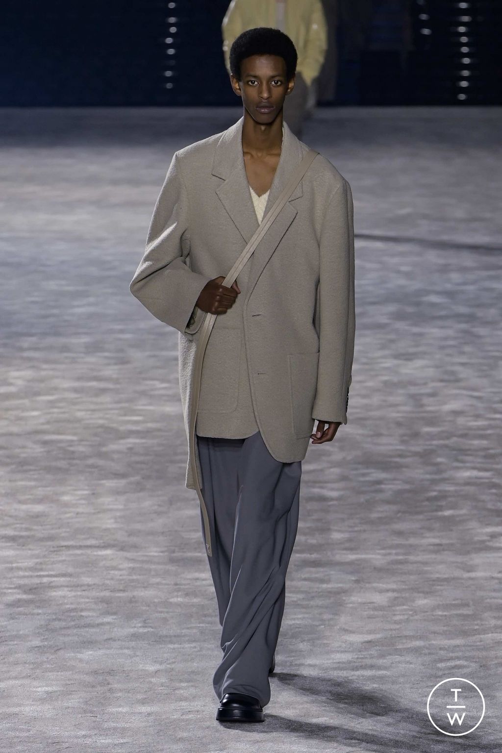 Fashion Week Paris Fall/Winter 2023 look 24 from the Ami collection 男装