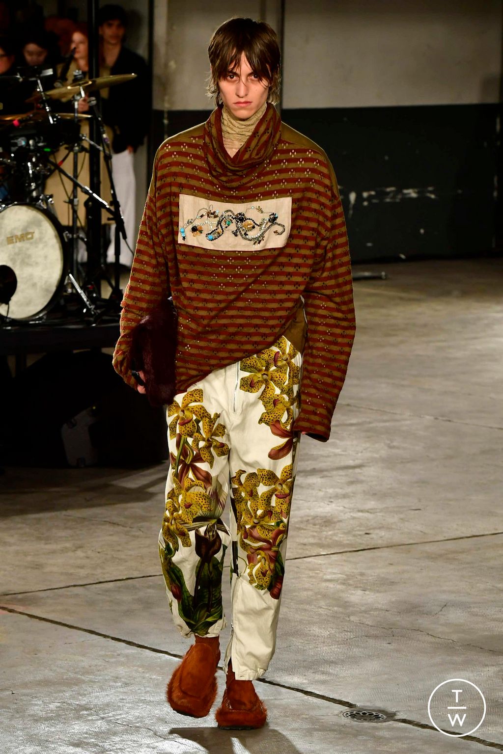 Fashion Week Paris Fall/Winter 2023 look 52 from the Dries Van Noten collection menswear