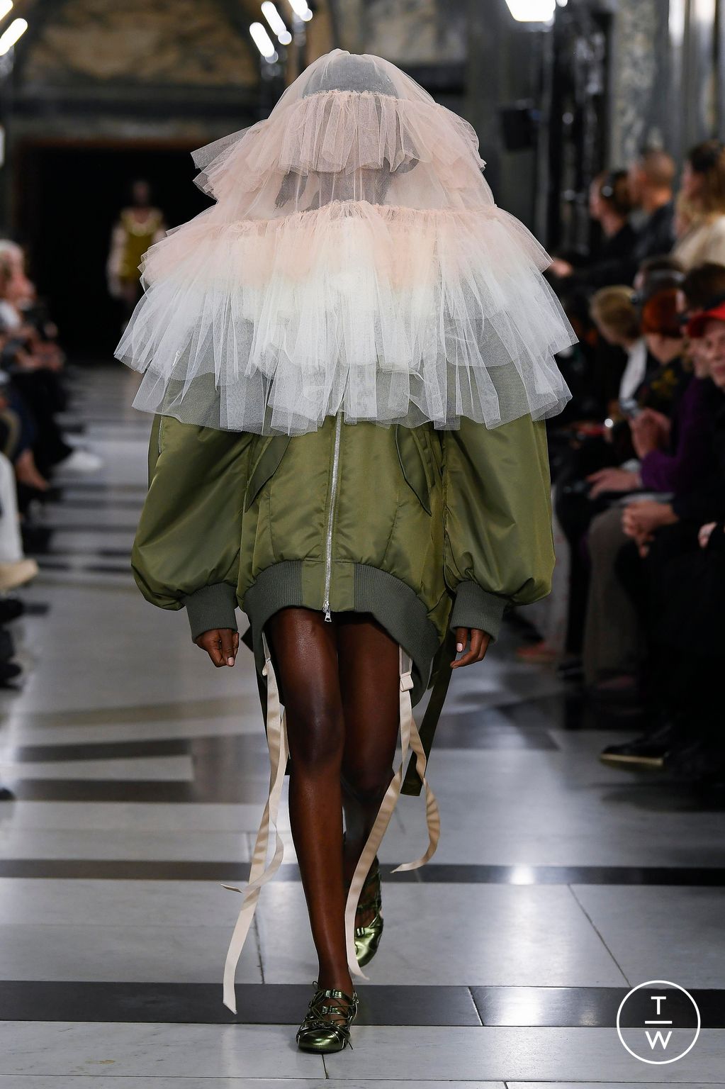 Fashion Week London Spring/Summer 2023 look 3 from the Simone Rocha collection womenswear