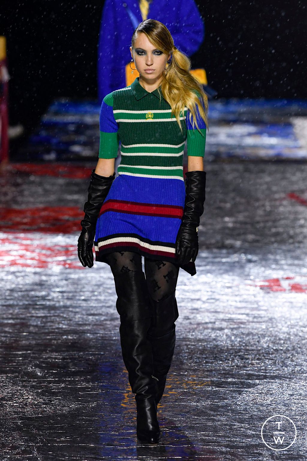 Fashion Week New York Fall/Winter 2022 look 2 from the Tommy Hilfiger collection womenswear