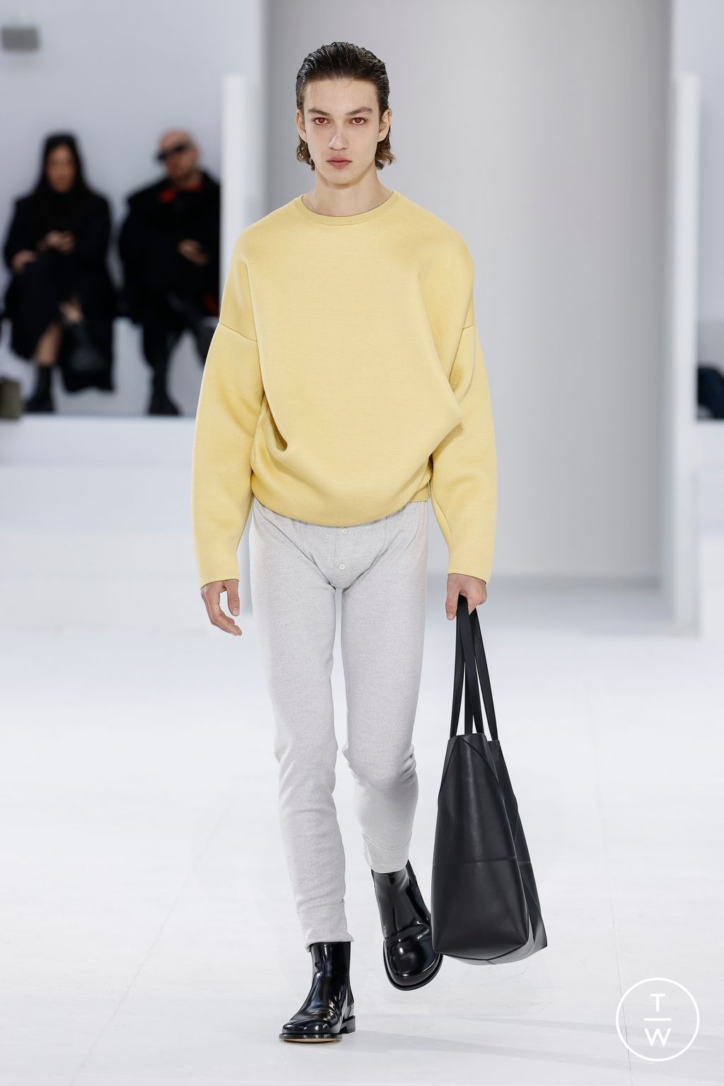 Fashion Week Paris Fall/Winter 2023 look 14 from the Loewe collection menswear