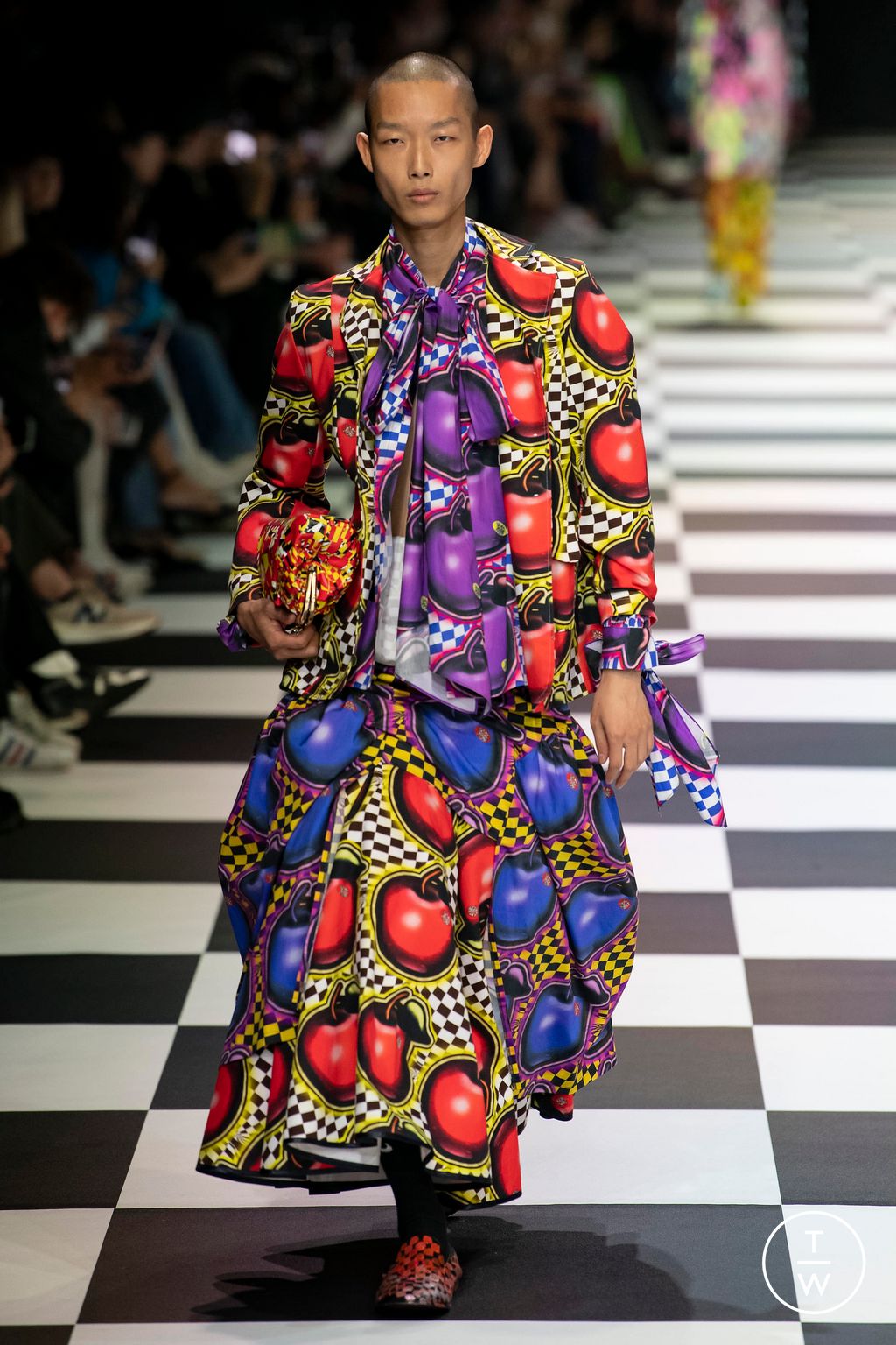 Fashion Week Milan Spring/Summer 2023 look 34 from the Matty Bovan collection 女装