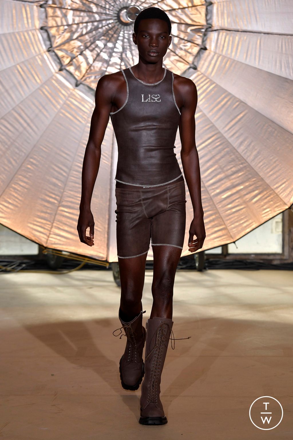Fashion Week Paris Spring/Summer 2023 look 9 from the Ludovic de Saint Sernin collection 女装