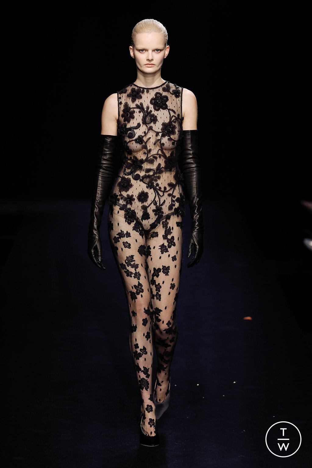 Fashion Week Paris Spring/Summer 2023 look 76 from the Valentino collection 高级定制