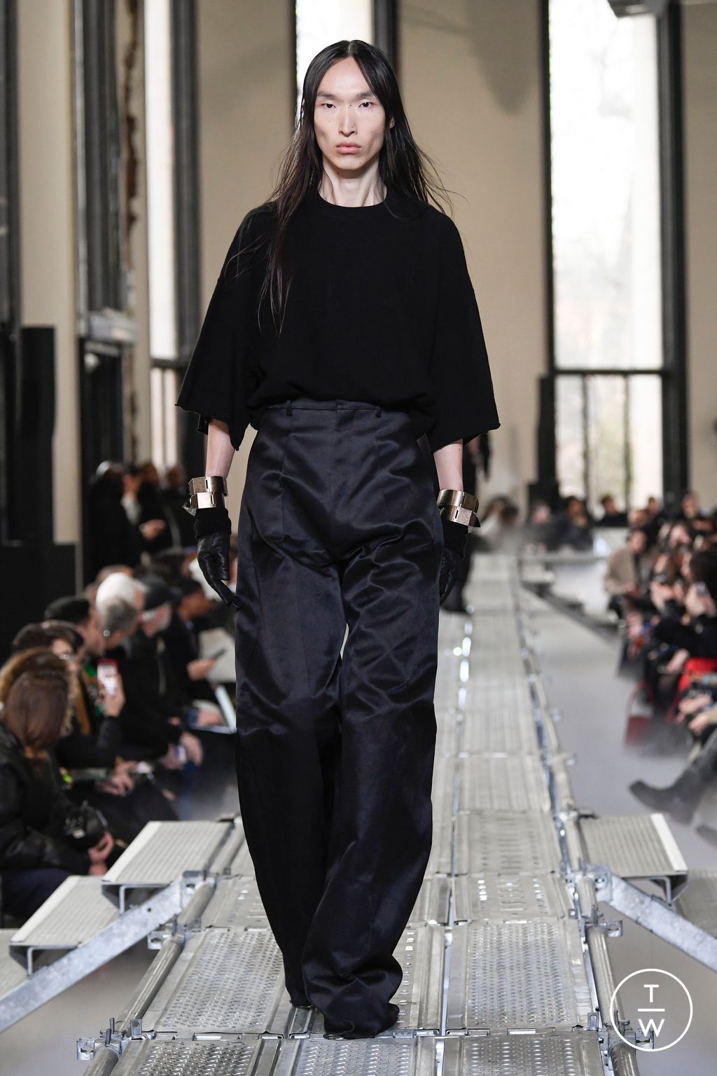 Fashion Week Paris Fall/Winter 2023 look 35 from the Rick Owens collection 男装