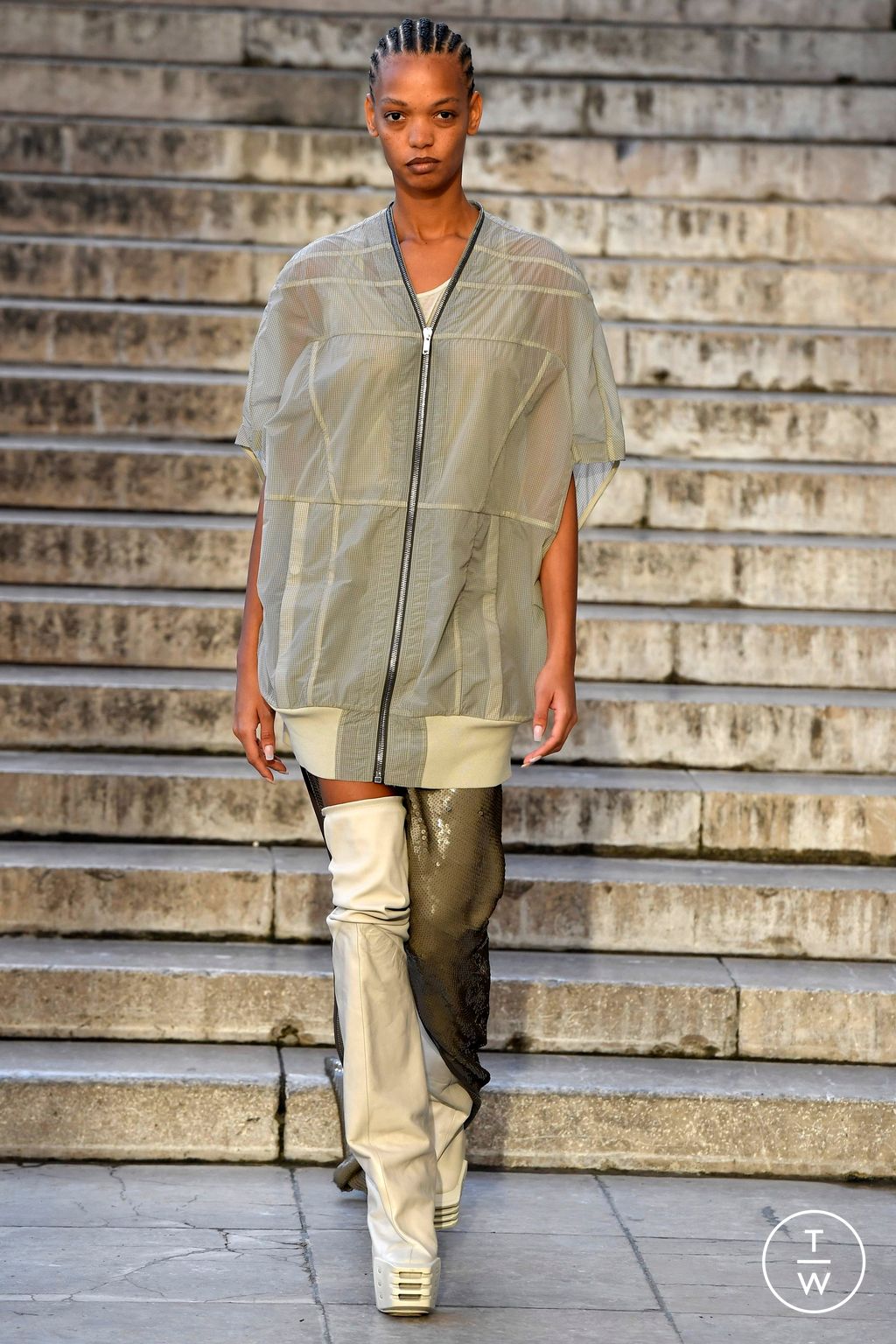 Fashion Week Paris Spring/Summer 2023 look 16 from the Rick Owens collection 女装