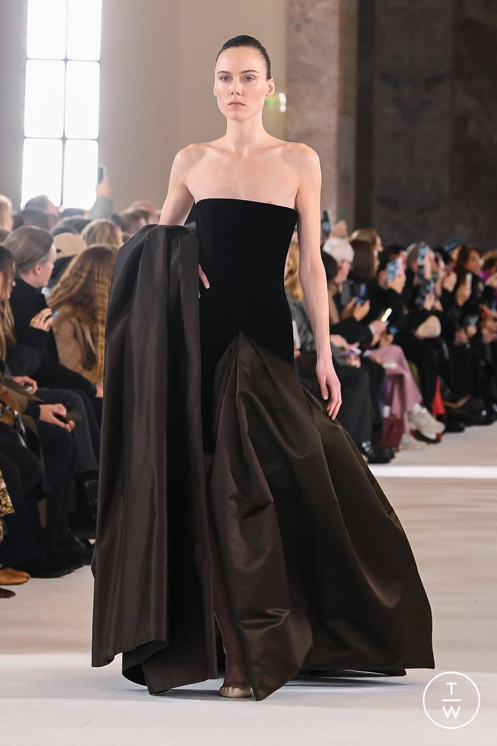 Fashion Week Paris Spring/Summer 2023 look 12 from the Schiaparelli collection couture