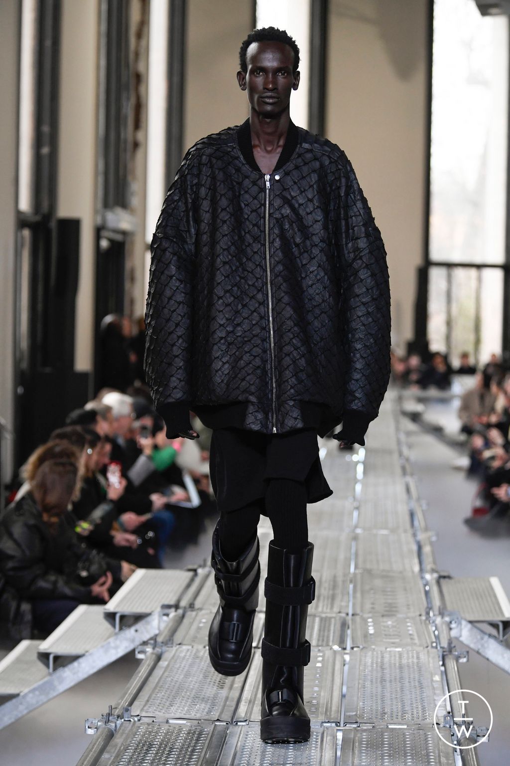 Fashion Week Paris Fall/Winter 2023 look 22 de la collection Rick Owens menswear