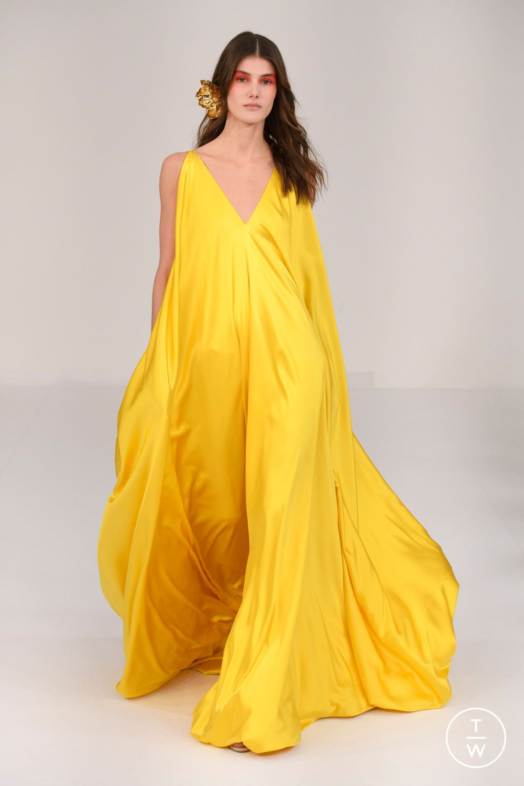 Fashion Week Paris Spring/Summer 2023 look 30 from the Alexis Mabille collection couture