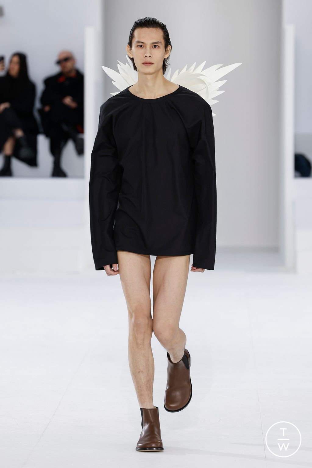 Fashion Week Paris Fall/Winter 2023 look 18 from the Loewe collection 男装