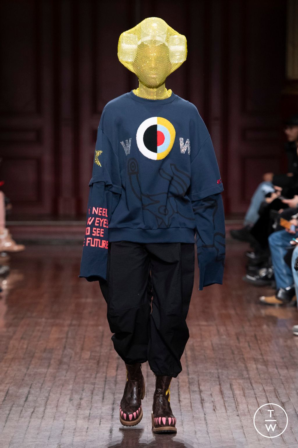 Fashion Week Paris Fall/Winter 2023 look 52 from the Walter Van Beirendonck collection menswear