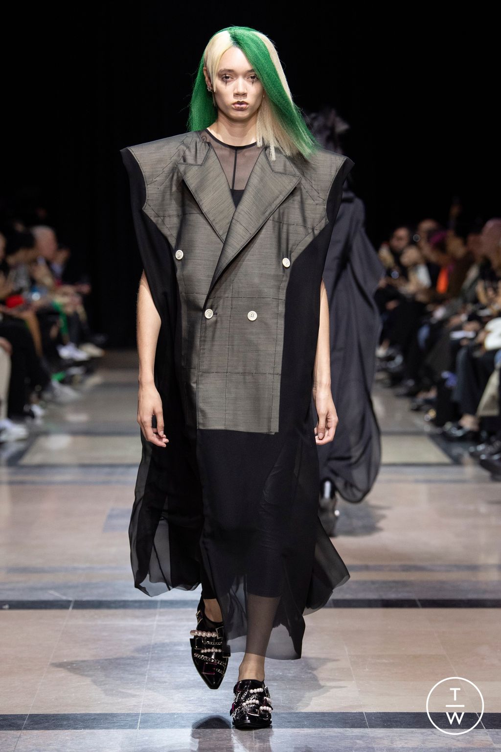 Fashion Week Paris Spring/Summer 2023 look 23 from the Junya Watanabe collection womenswear