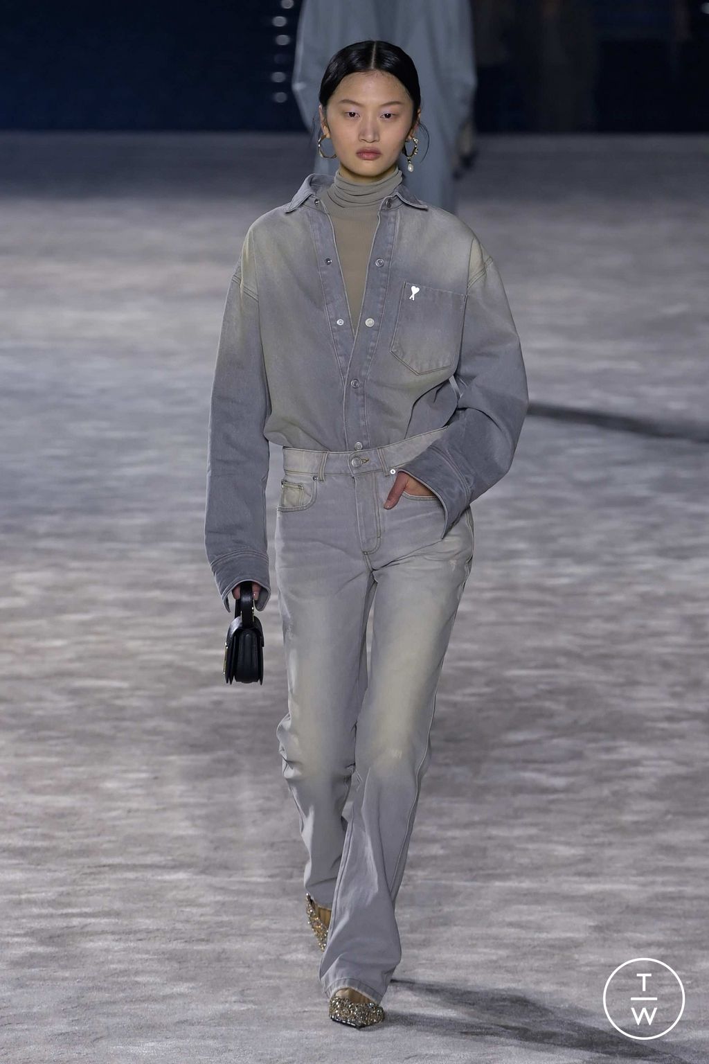 Fashion Week Paris Fall/Winter 2023 look 28 from the Ami collection menswear