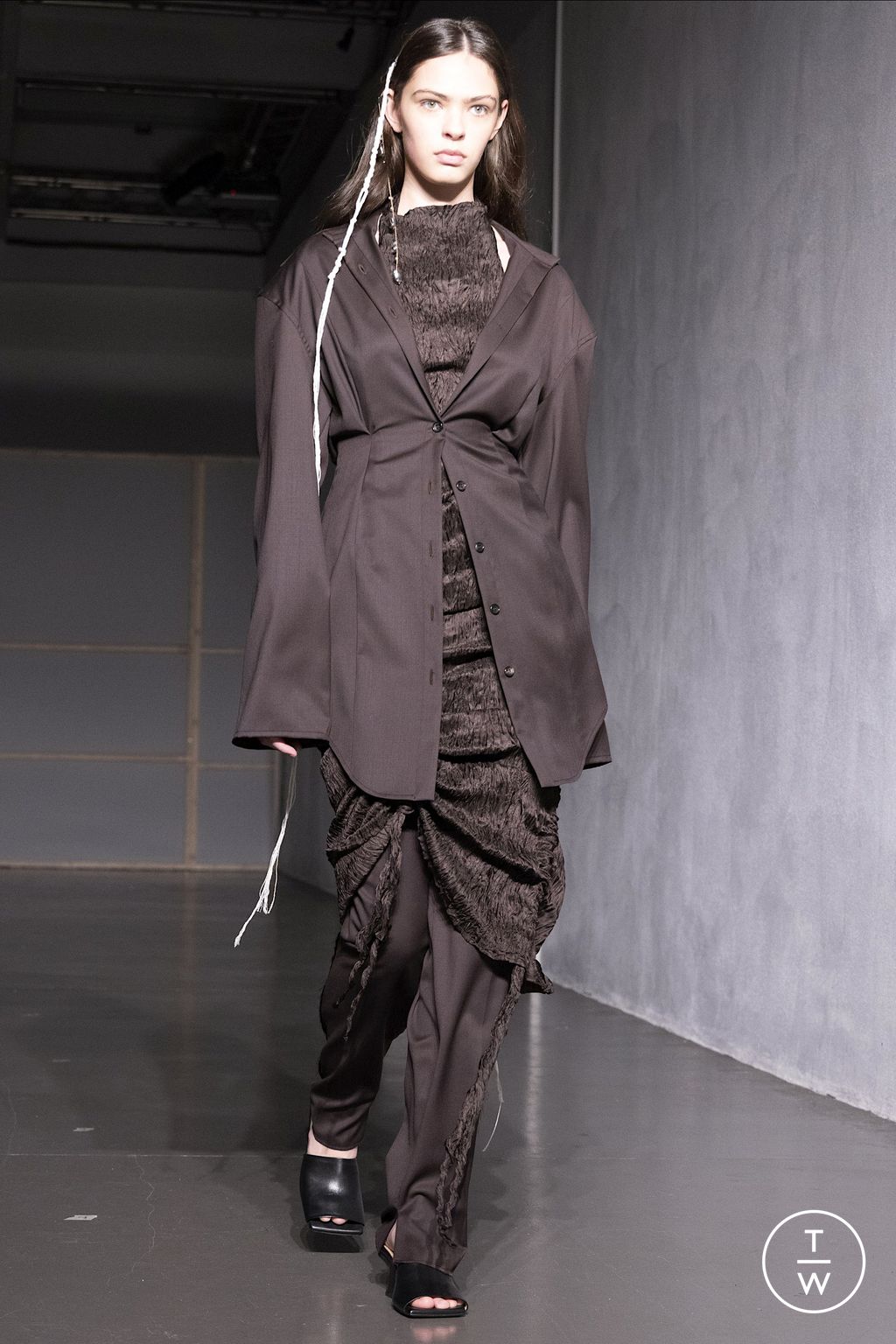 Fashion Week Milan Fall/Winter 2023 look 2 de la collection Federico Cina menswear