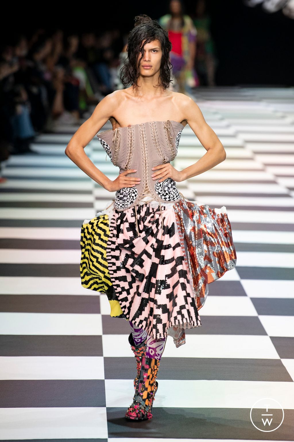 Fashion Week Milan Spring/Summer 2023 look 1 de la collection Matty Bovan womenswear