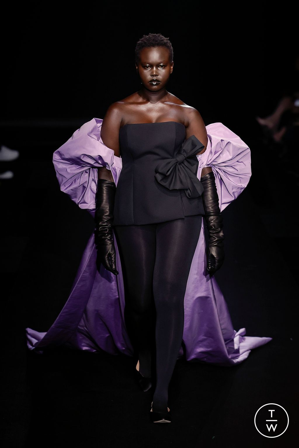 Fashion Week Paris Spring/Summer 2023 look 46 from the Valentino collection couture
