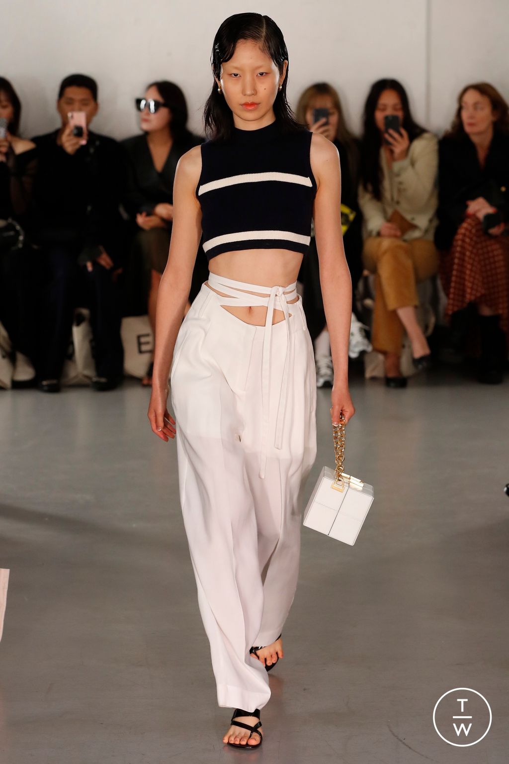 Fashion Week London Spring/Summer 2023 look 2 de la collection Eudon Choi womenswear