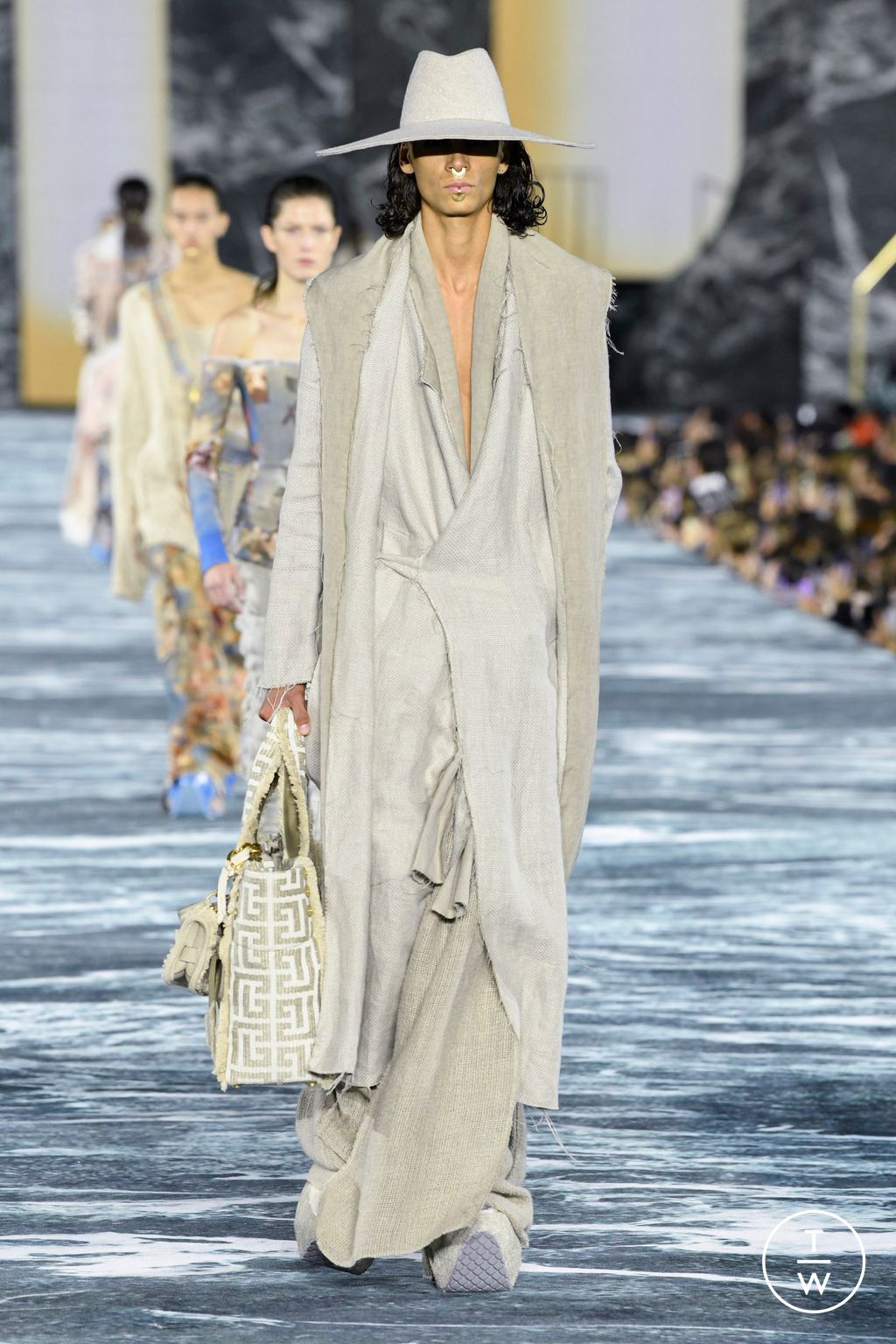 Fashion Week Paris Spring/Summer 2023 look 33 de la collection Balmain womenswear