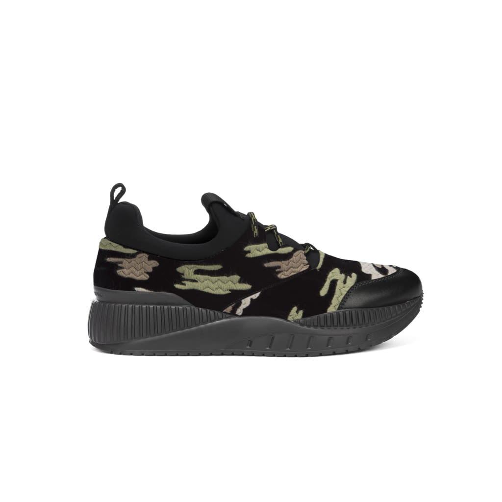 Fashion Week Milan Fall/Winter 2018 look 10 de la collection Emporio Armani menswear accessories