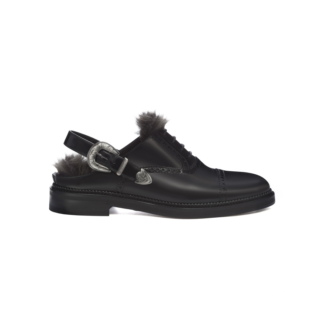 Fashion Week Milan Fall/Winter 2018 look 9 de la collection Emporio Armani menswear accessories