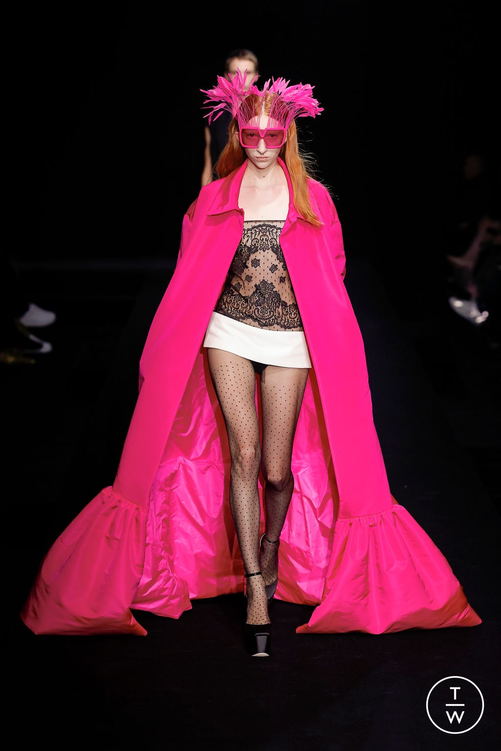 Fashion Week Paris Spring/Summer 2023 look 4 from the Valentino collection 高级定制