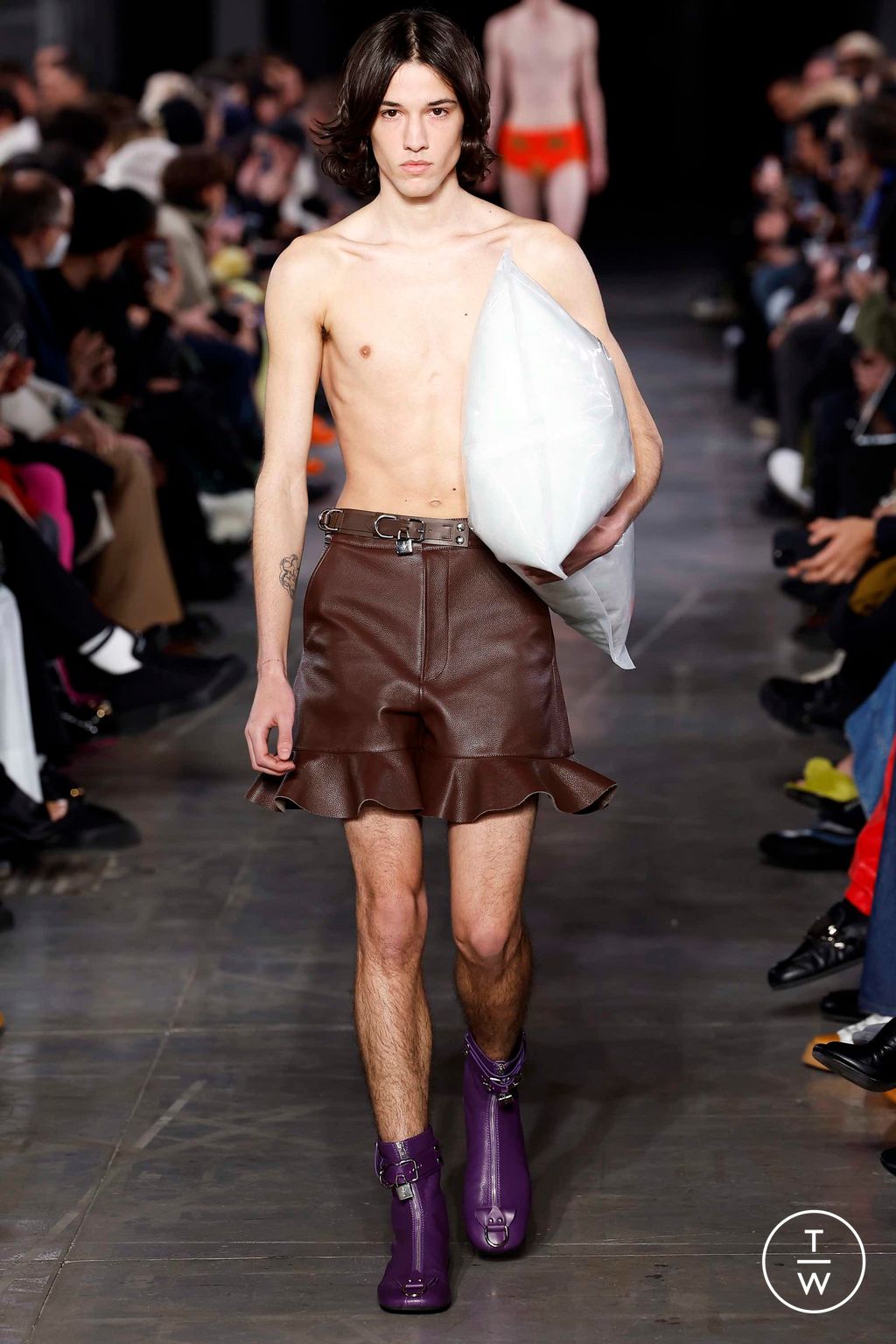 Fashion Week Milan Fall/Winter 2023 look 10 from the JW Anderson collection menswear