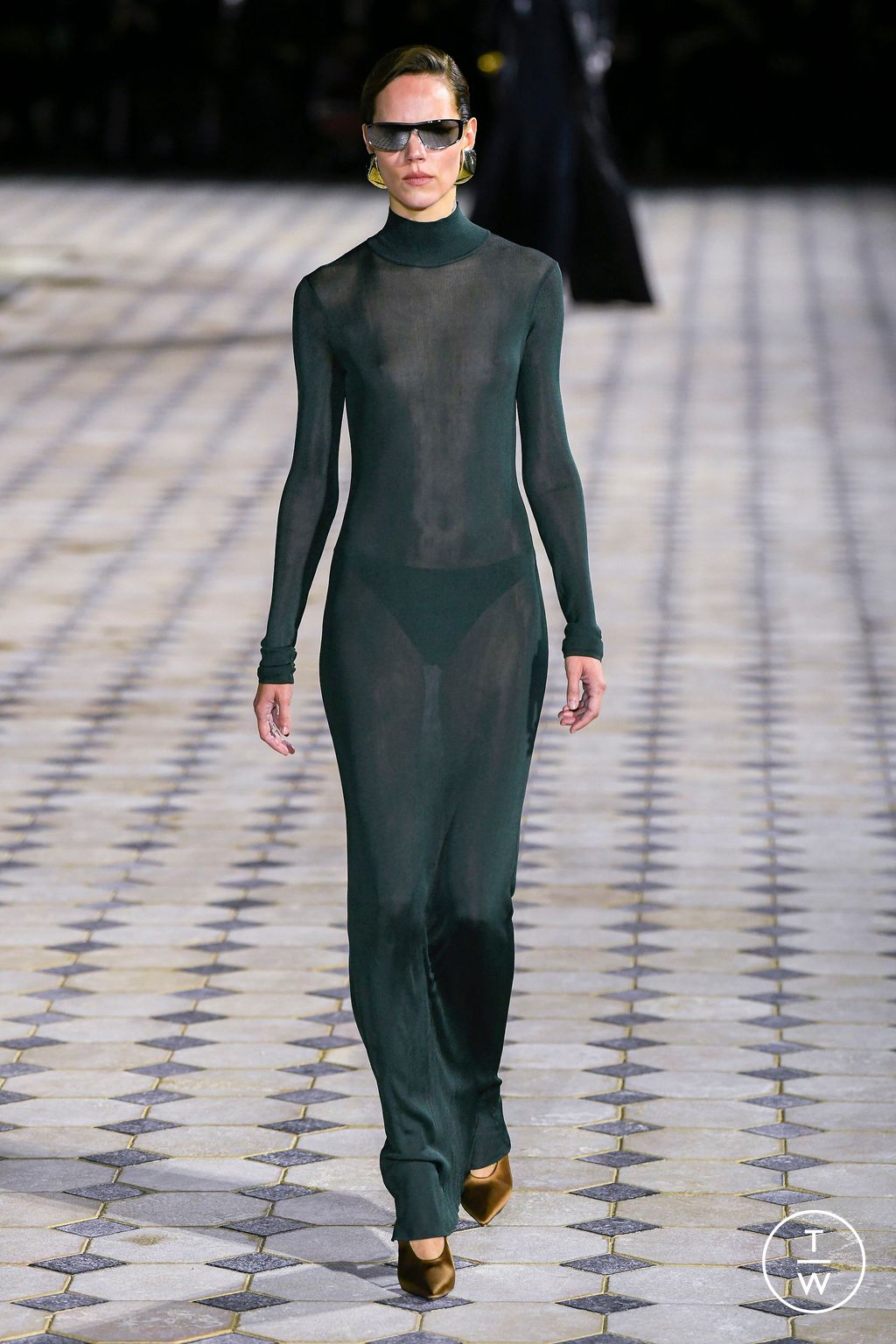 Fashion Week Paris Spring/Summer 2023 look 5 from the Saint Laurent collection 女装