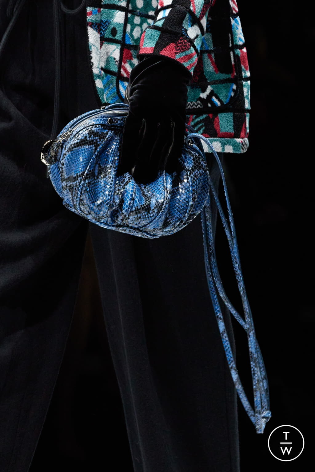 Fashion Week Milan Fall/Winter 2022 look 9 from the Emporio Armani collection womenswear accessories
