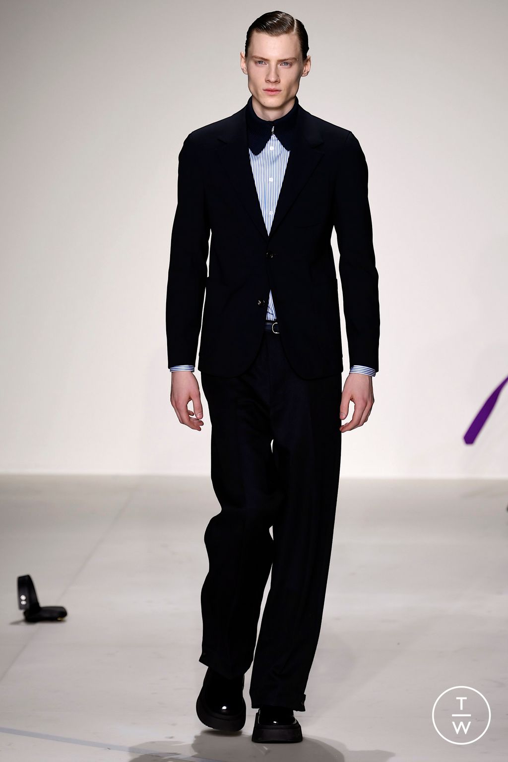 Fashion Week Milan Fall/Winter 2023 look 77 from the Emporio Armani collection 男装