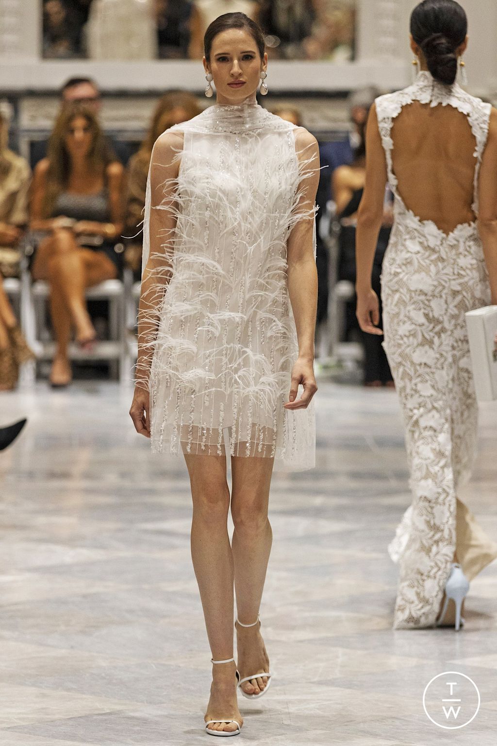 Fashion Week New York Spring/Summer 2023 look 10 de la collection Dennis Basso womenswear