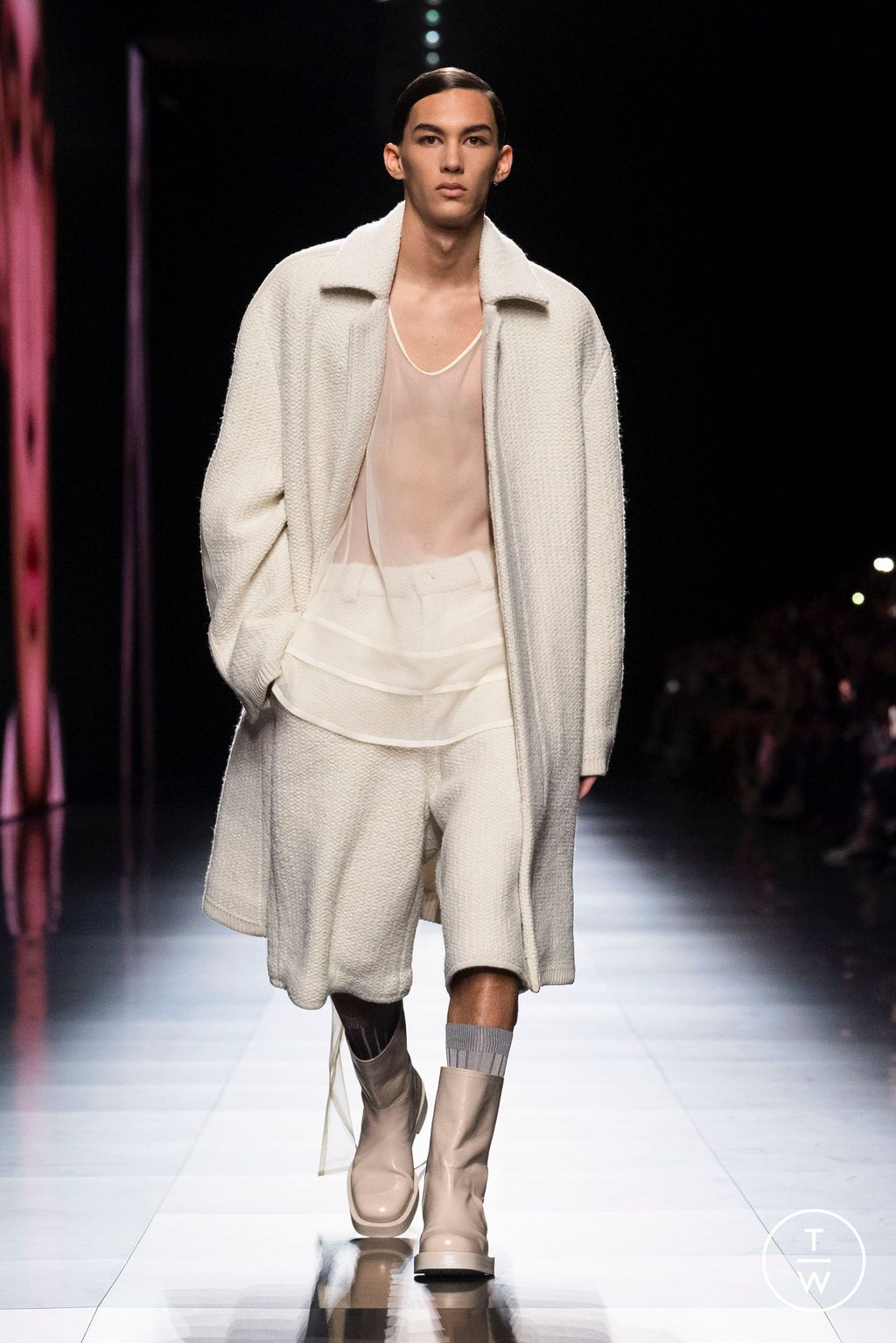 Fashion Week Paris Fall/Winter 2023 look 1 from the Dior Men collection menswear