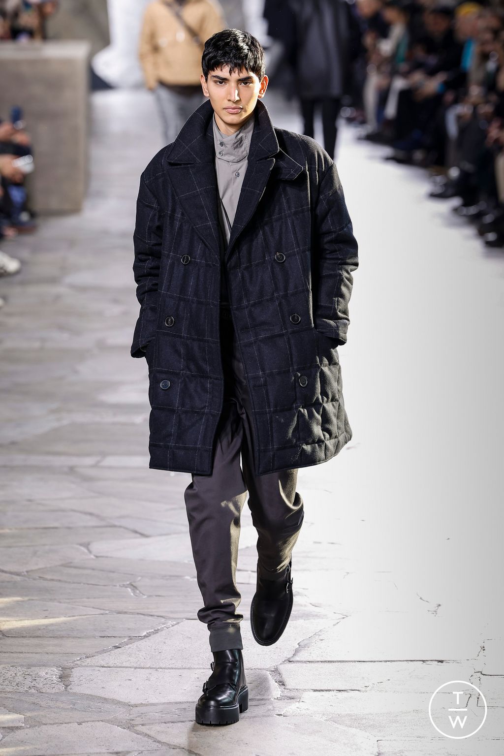 Fashion Week Paris Fall/Winter 2023 look 21 from the Hermès collection menswear