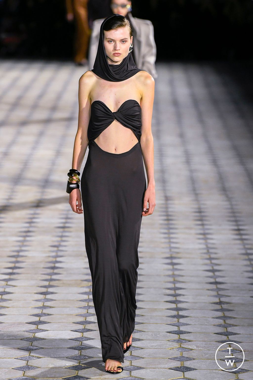 Fashion Week Paris Spring/Summer 2023 look 26 from the Saint Laurent collection 女装